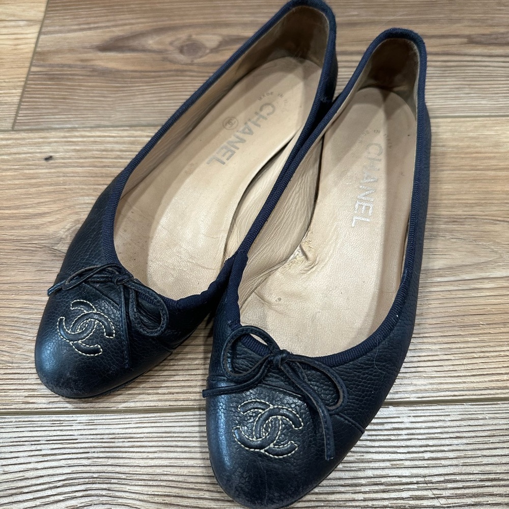 Chanel Navy Leather Ballet Flats Cream Stitching 38